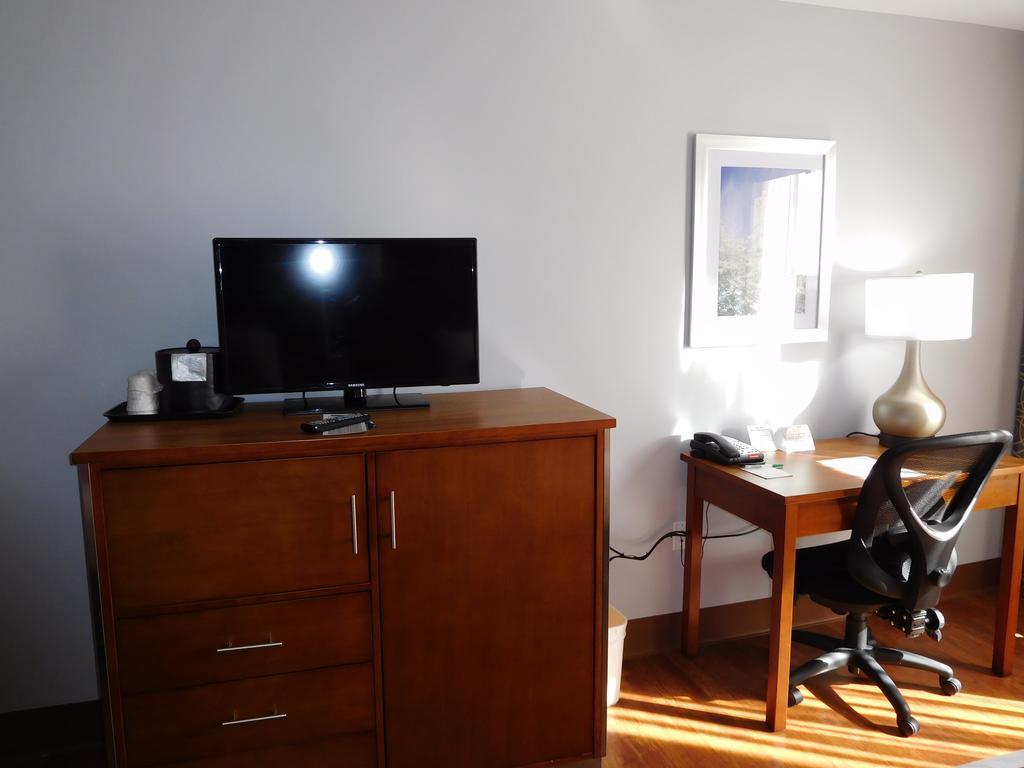 Wyndham Garden Greensboro Bagian luar foto