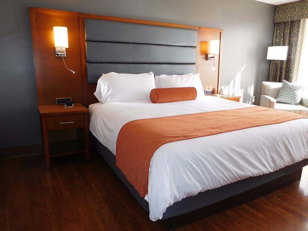 Wyndham Garden Greensboro Bagian luar foto