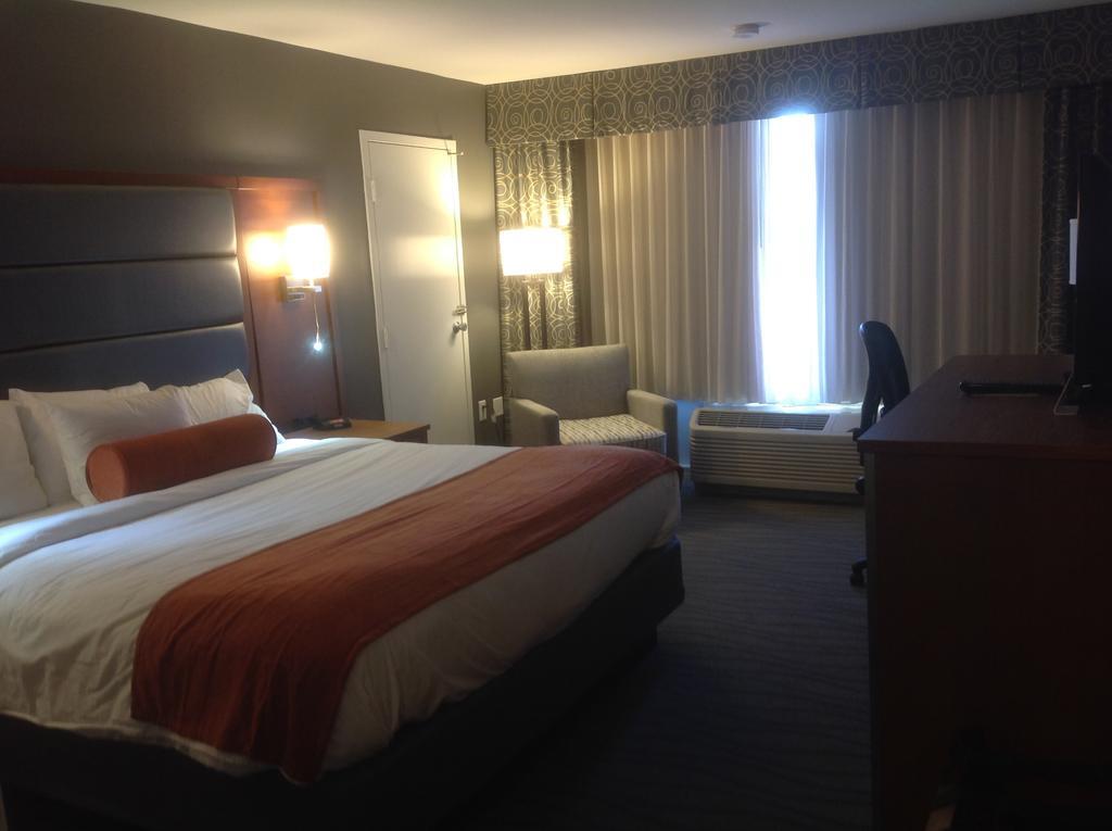 Wyndham Garden Greensboro Bagian luar foto