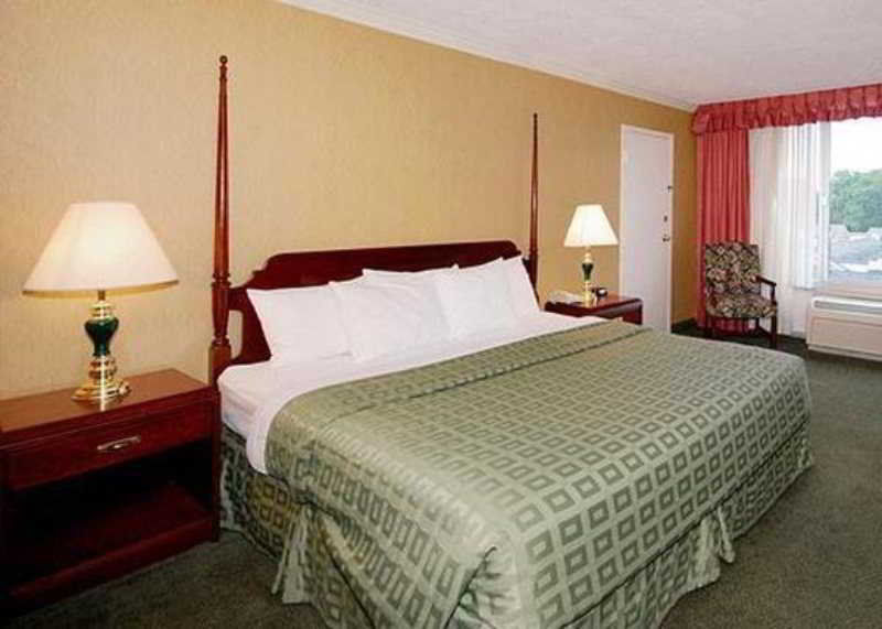 Wyndham Garden Greensboro Bagian luar foto