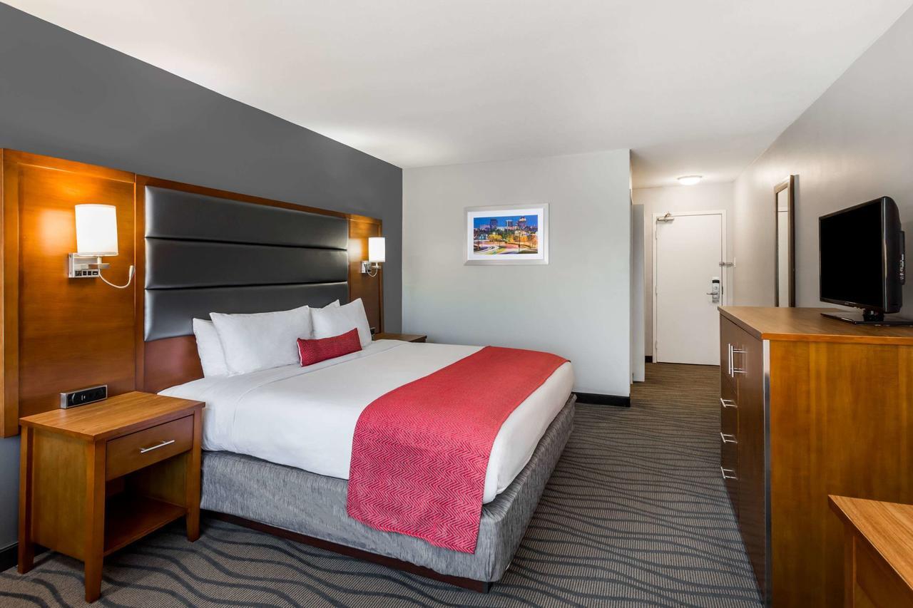 Wyndham Garden Greensboro Bagian luar foto