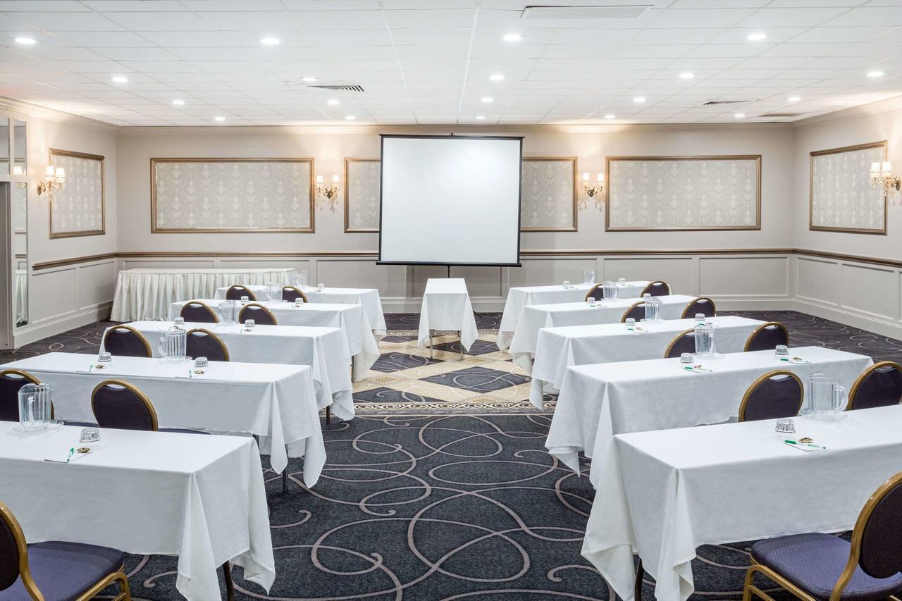 Wyndham Garden Greensboro Bagian luar foto