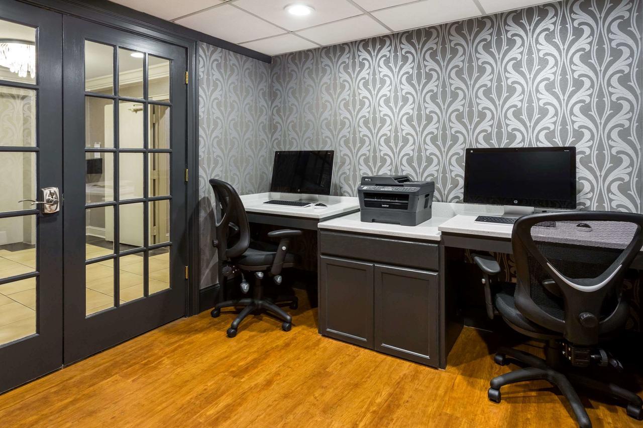Wyndham Garden Greensboro Bagian luar foto