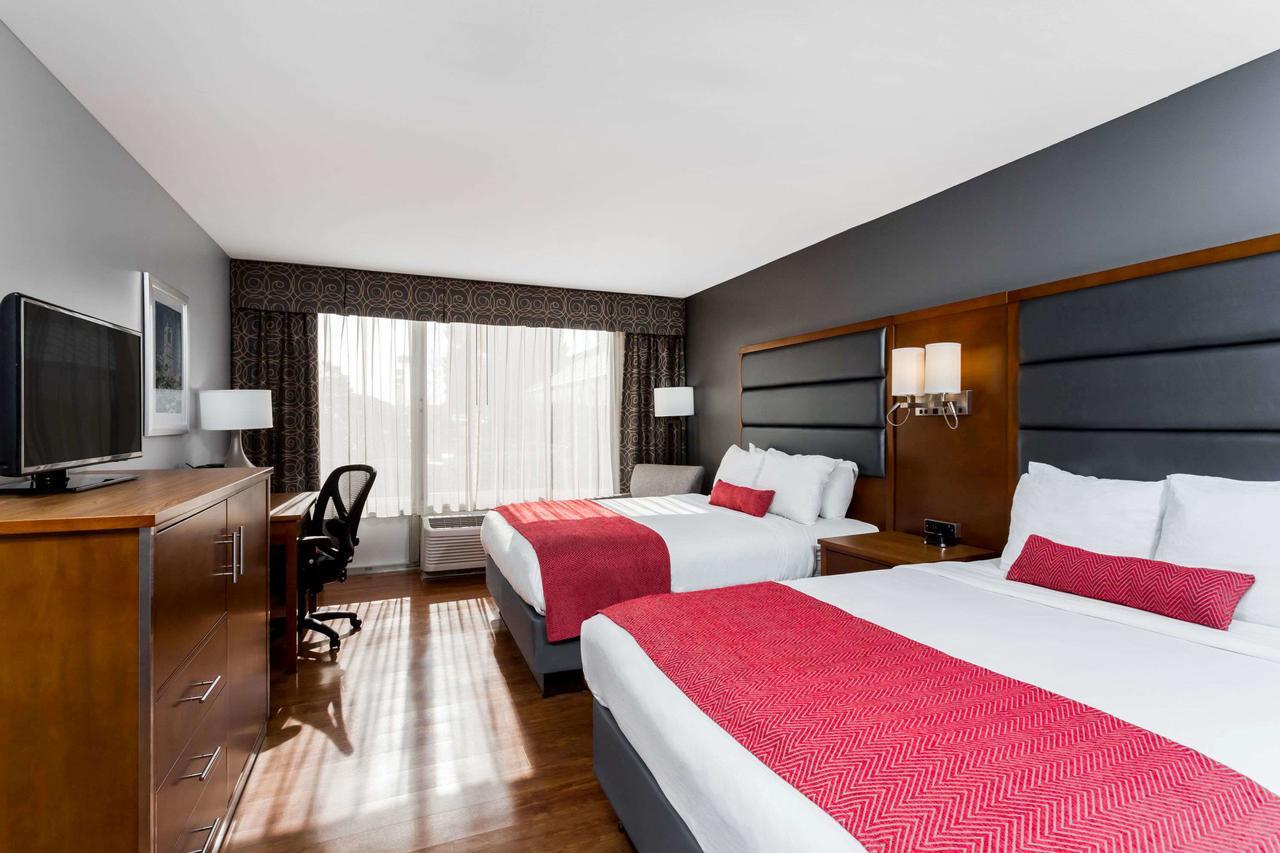 Wyndham Garden Greensboro Bagian luar foto