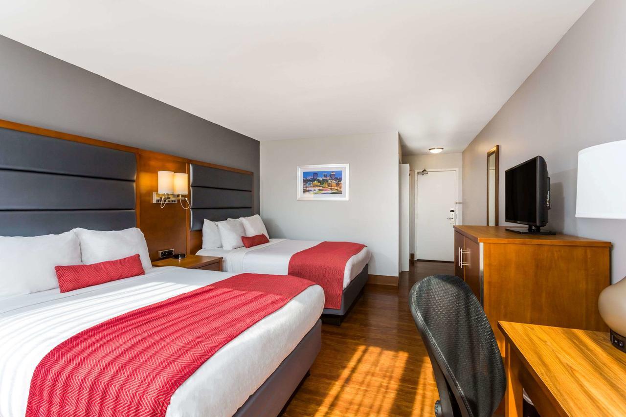 Wyndham Garden Greensboro Bagian luar foto