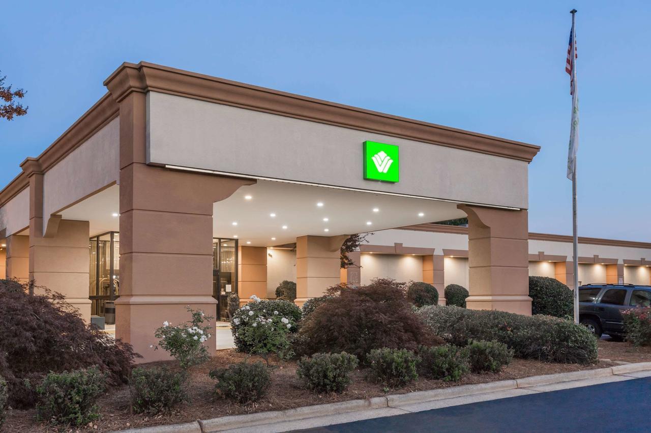 Wyndham Garden Greensboro Bagian luar foto