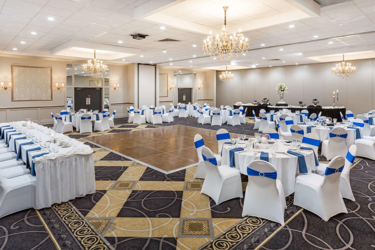 Wyndham Garden Greensboro Bagian luar foto