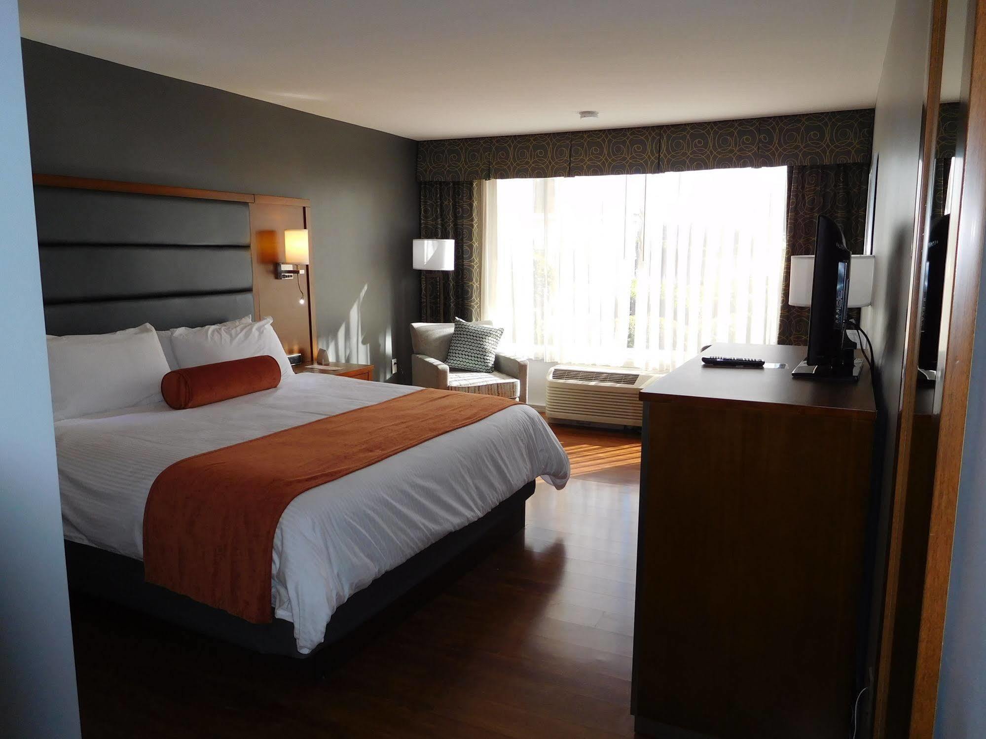 Wyndham Garden Greensboro Bagian luar foto