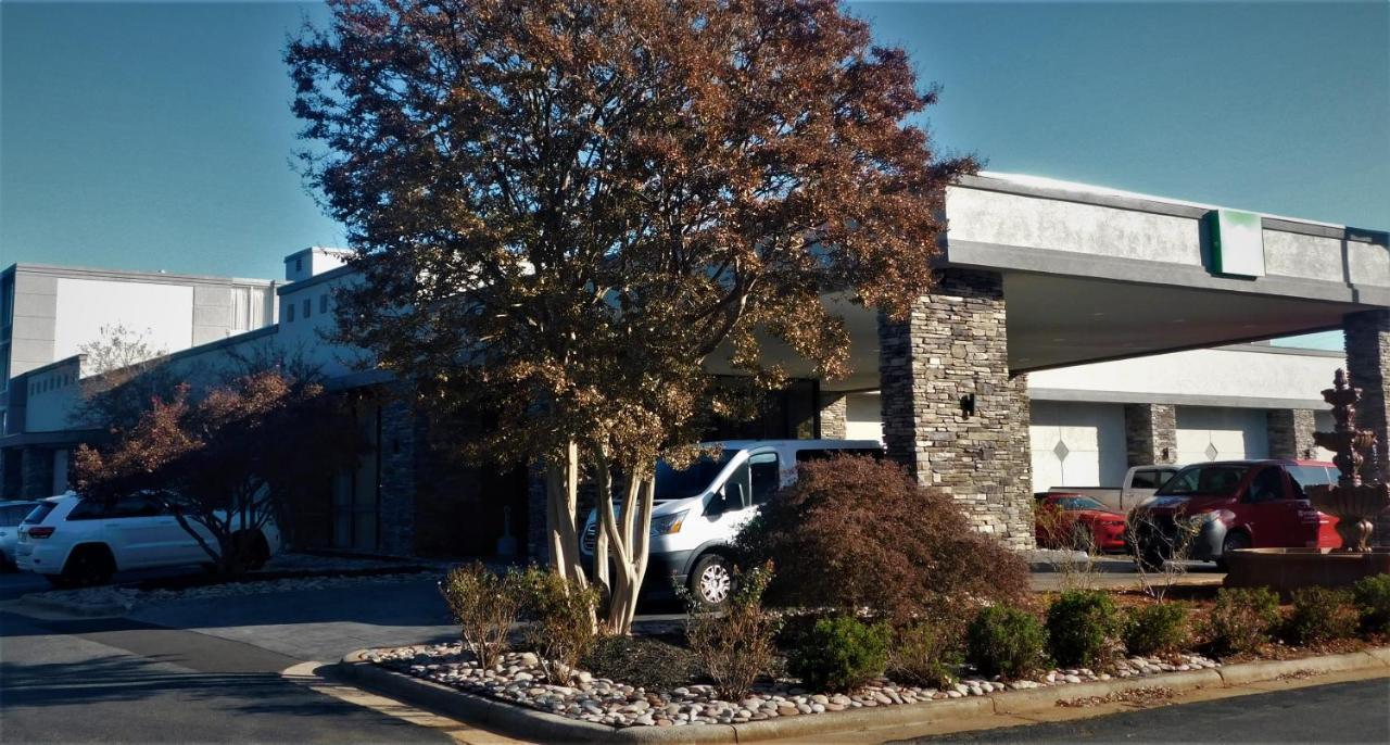 Wyndham Garden Greensboro Bagian luar foto