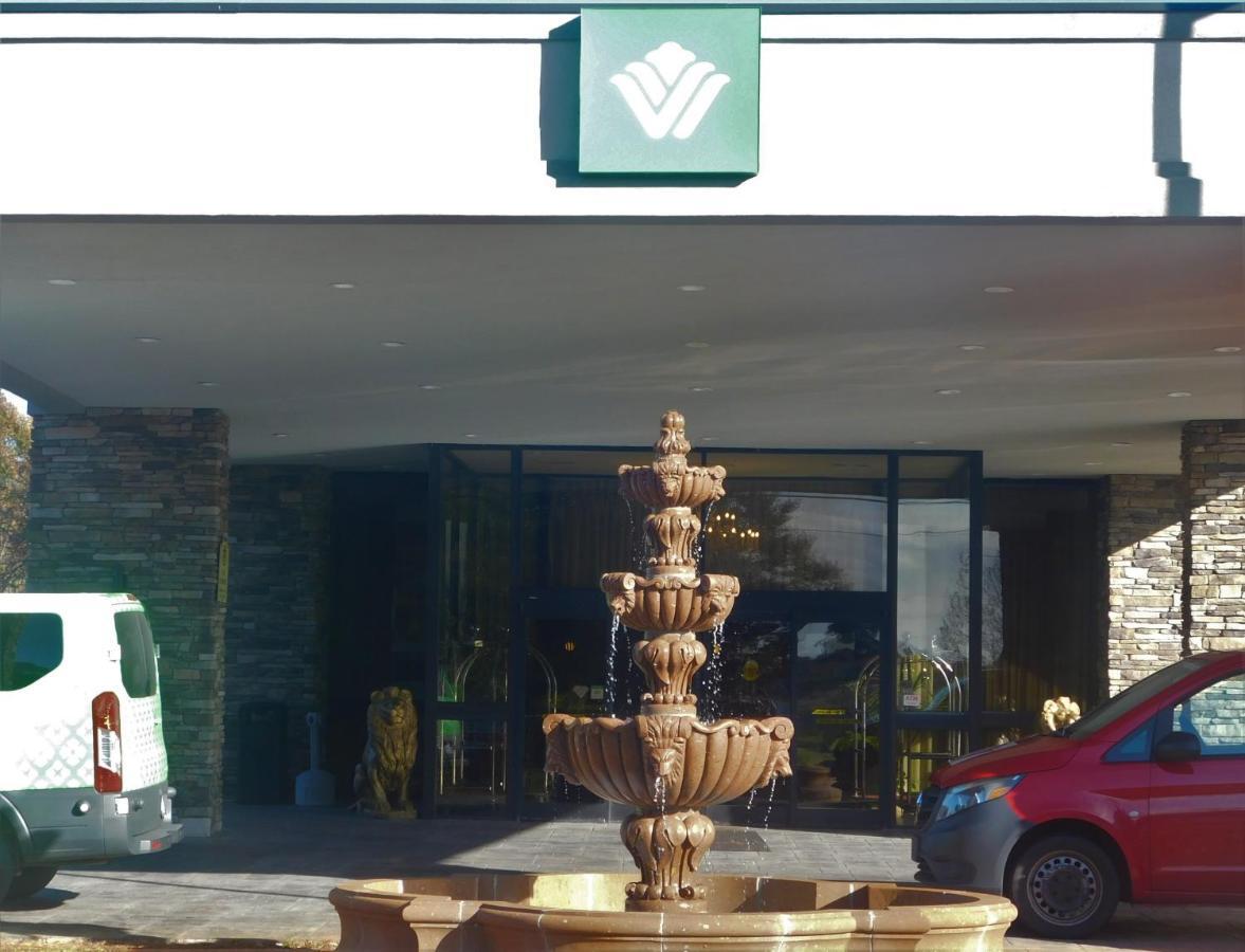 Wyndham Garden Greensboro Bagian luar foto