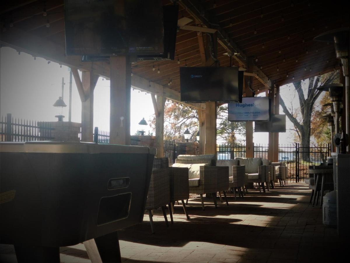 Wyndham Garden Greensboro Bagian luar foto