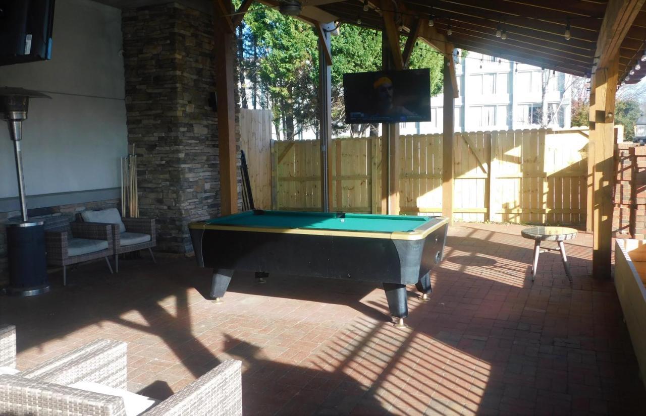 Wyndham Garden Greensboro Bagian luar foto